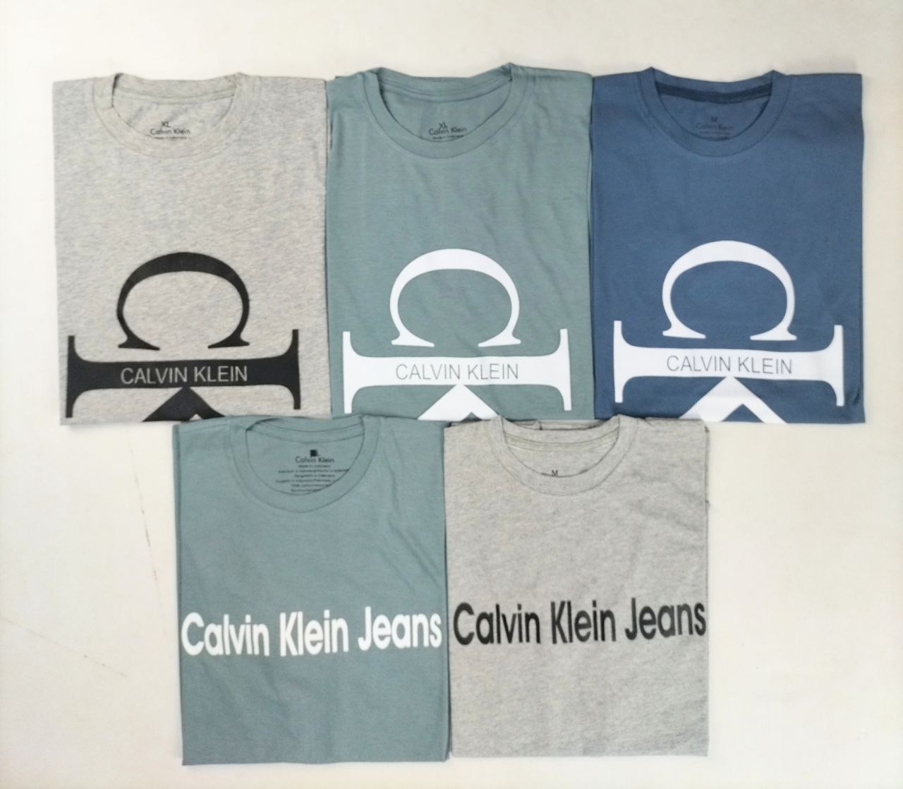 T-shirt Calvin Klein Dewasa